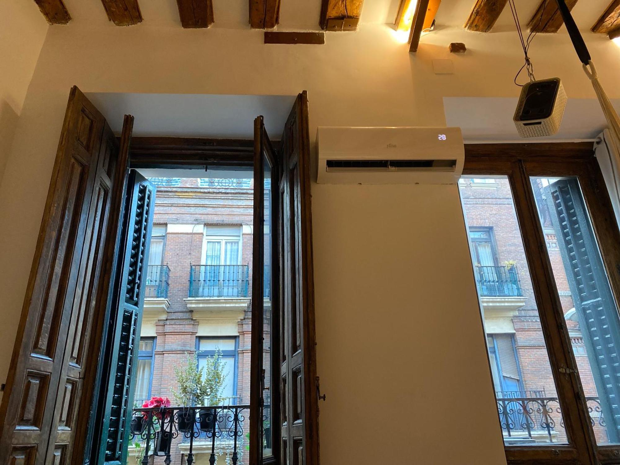 Hortaleza 4, Preciso Estudio En Chueca Junto A La Gran Via De Madrid Dış mekan fotoğraf